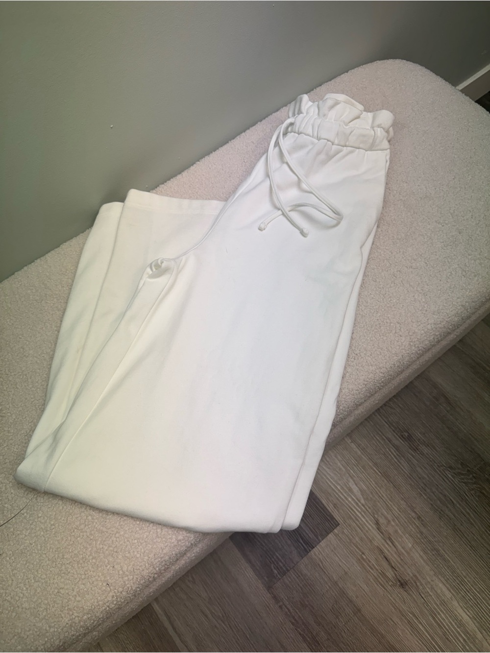 Women’s White Drawstring Sweatpants
